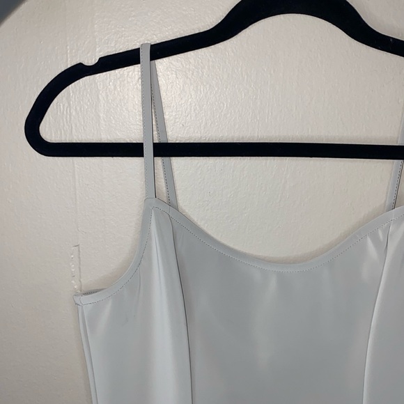 Dresses & Skirts - 🪿Adorable NWT grey reflective fleece lined body-con slimming dress!